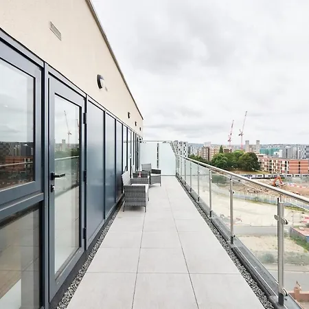 Luxury Centre Penthouse With Private Terrace ليدز
