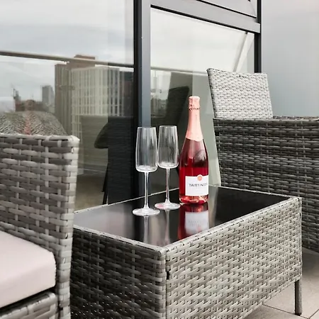 Luxury Centre Penthouse With Private Terrace شقة ليدز