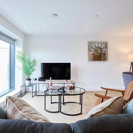 Luxury Centre Penthouse With Private Terrace ليدز