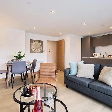 Luxury Centre Penthouse With Private Terrace