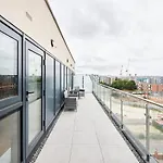 Centre Luxury Penthouse With Private Terrace 리즈