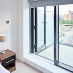 Centre Luxury Penthouse With Private Terrace 리즈