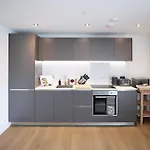 Centre Luxury Penthouse With Private Terrace * 리즈