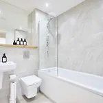 Centre Luxury Penthouse With Private Terrace 아파트 *