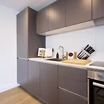 아파트 Centre Luxury Penthouse With Private Terrace 리즈