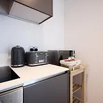 Centre Luxury Penthouse With Private Terrace * 리즈