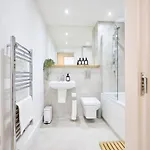 Centre Luxury Penthouse With Private Terrace 아파트 *