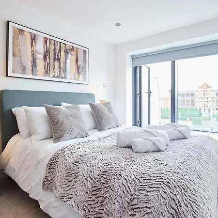 Centre Luxury Penthouse With Private Terrace 리즈