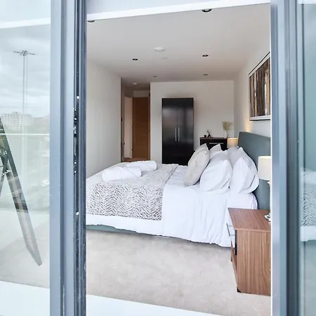 Centre Luxury Penthouse With Private Terrace * 리즈