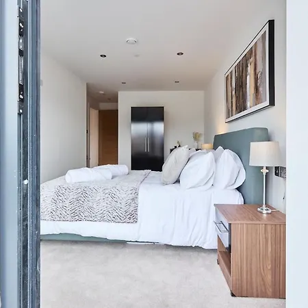 アパート Centre Luxury Penthouse With Private Terrace リーズ