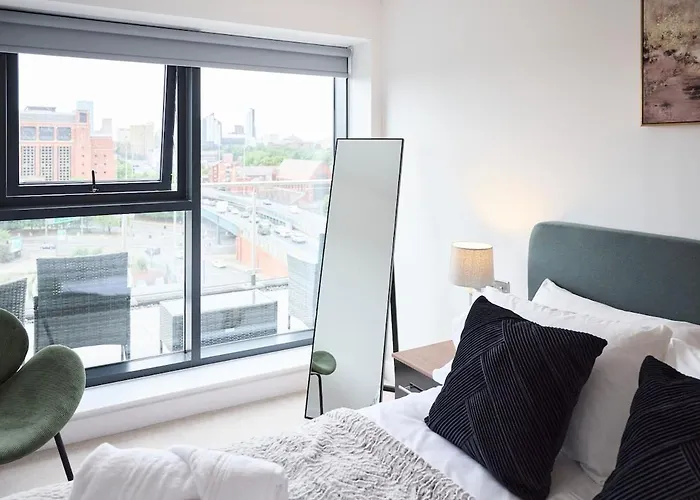 Centre Luxury Penthouse With Private Terrace * 利兹