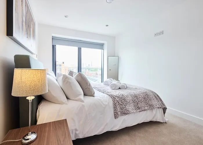 Centre Luxury Penthouse With Private Terrace 利兹