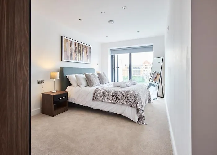 Centre Luxury Penthouse With Private Terrace 利兹