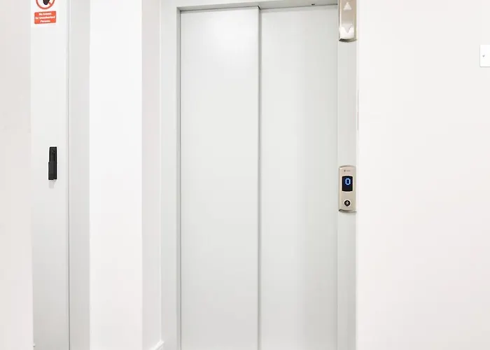 Centre Luxury Penthouse With Private Terrace